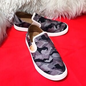 OLUKAI PEHUEA SNEAKERS